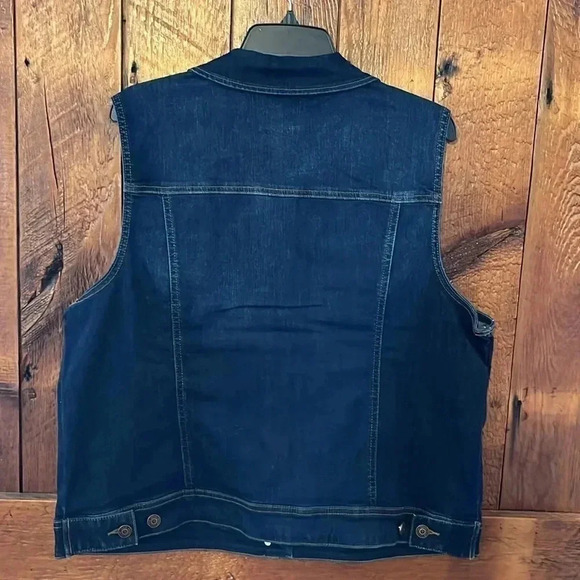 Womens plus dark was denim vest, slight stretch, 4 pockets, metal buttons NWT - Picture 2 of 7